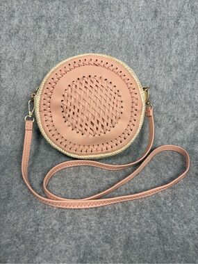 Round Woven Crossbody Bag in Blush Pink